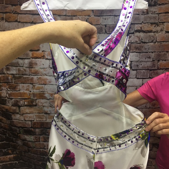 Gorgeous side-cut out dress - Picture 3 of 8